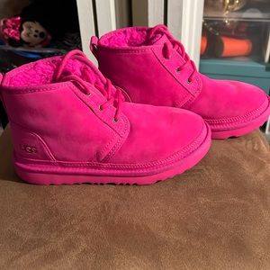 Big kids short uggs size 4